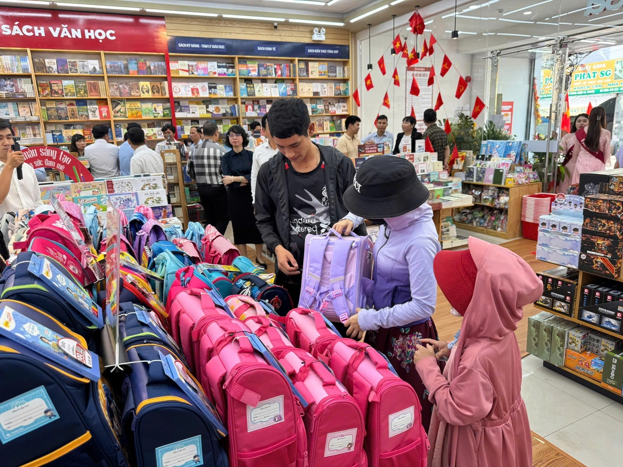FAHASA, nhà sách FAHASA, FAHASA Nguyễn Ảnh Thủ, sách và văn phòng phẩm, Back To School