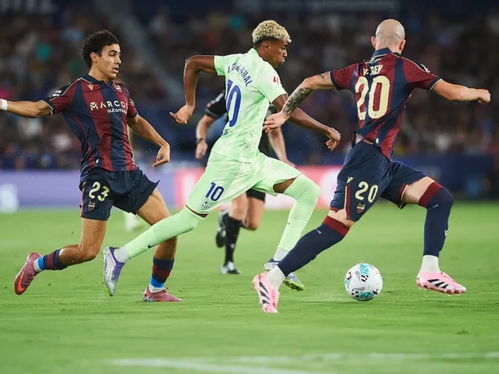 Barcelona, Yamal, Levante, La Liga 2025/26, Barca ngược dòng