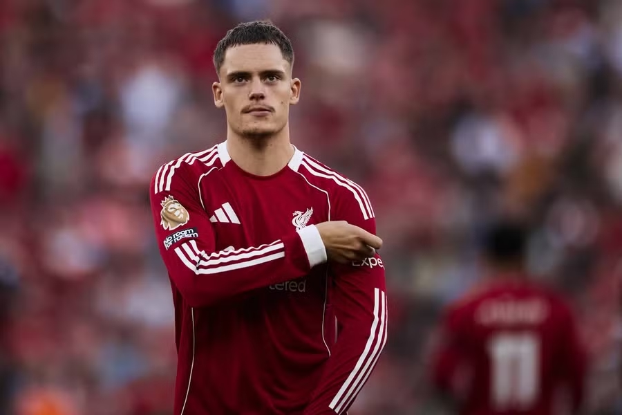 Florian Wirtz, Liverpool, Ngoại hạng Anh, Bayer Leverkusen, chuyển nhượng kỷ lục, Arne Slot