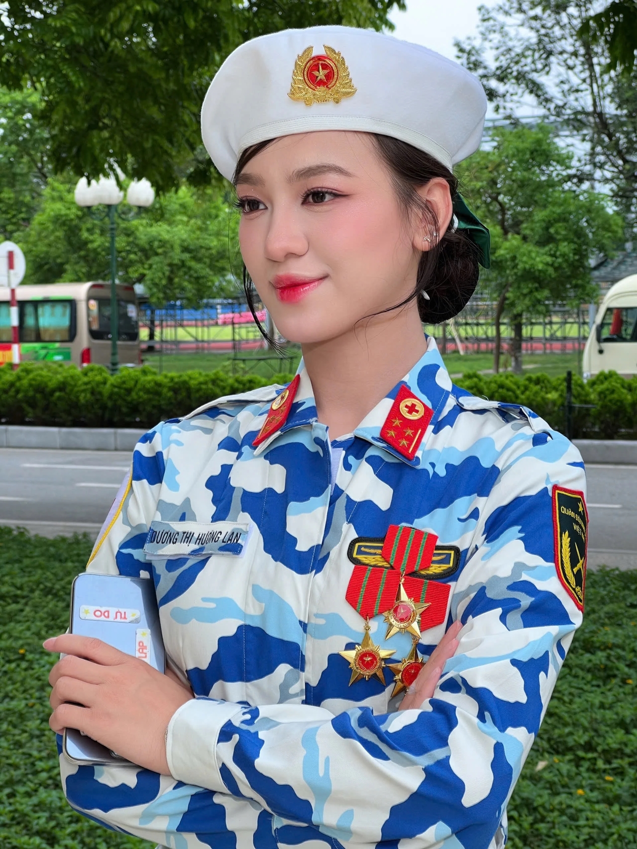 Hoa khôi Quân y, Ngô Lâm Phương, Chiến sĩ A80, nữ Quân y, mỹ phẩm Gucci, makeup Quân y