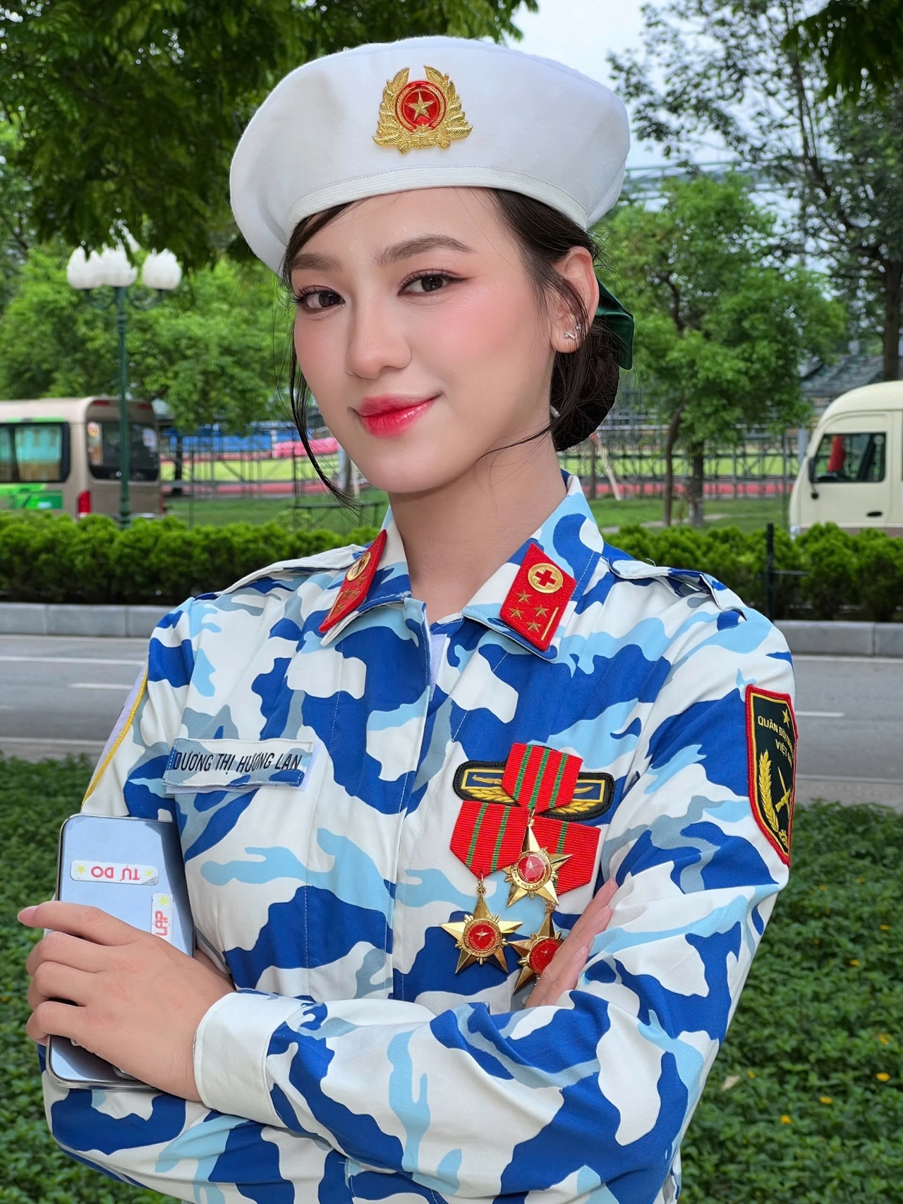 Hoa khôi Quân y, Ngô Lâm Phương, Chiến sĩ A80, nữ Quân y, mỹ phẩm Gucci, makeup Quân y