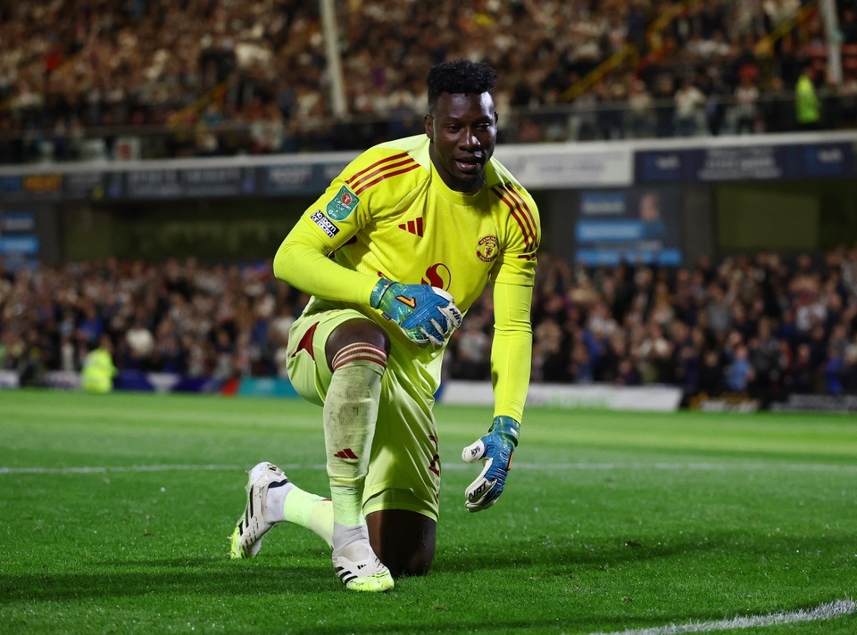 MU, Onana, Grimsby, Carabao Cup, sai lầm thủ môn