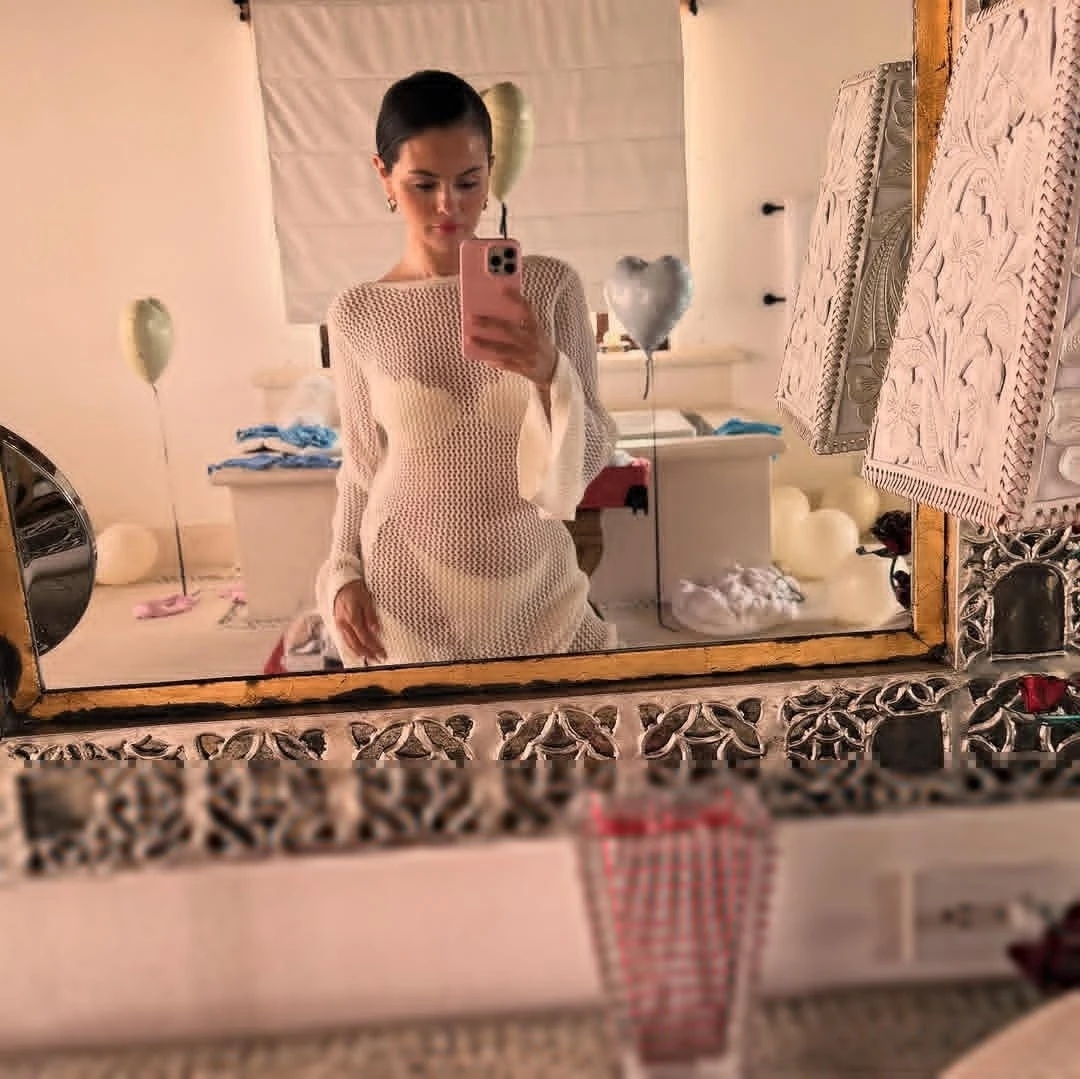 Selena Gomez, tiệc độc thân Selena Gomez, Selena Gomez diện bikini, Benny Blanco, hôn lễ Selena Gomez