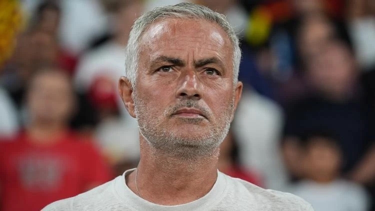 Mourinho, Jose Mourinho, tiền đền bù Mourinho, Fenerbahçe, kỷ lục đền bù HLV