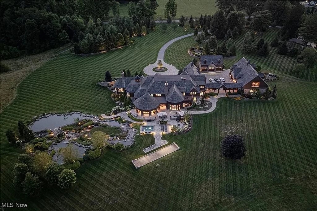 Taylor Swift, Travis Kelce, biệt thự 18 triệu USD, nhà Taylor Swift, bất động sản Ohio