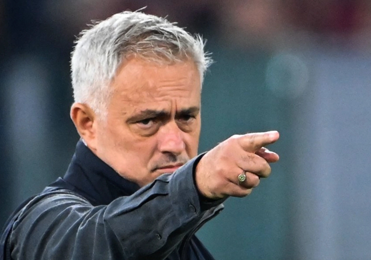 Mourinho, 99 triệu bảng đền bù, Jose Mourinho, Fenerbahçe, hợp đồng HLV, Người đặc biệt