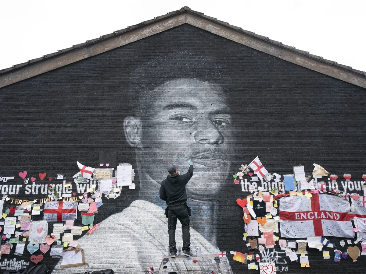 Marcus Rashford, tiểu sử Marcus Rashford, Manchester United, FC Barcelona, đội tuyển Anh, cầu thủ bóng đá Anh, chống đói nghèo trẻ em, FA Cup, Europa League, MBE