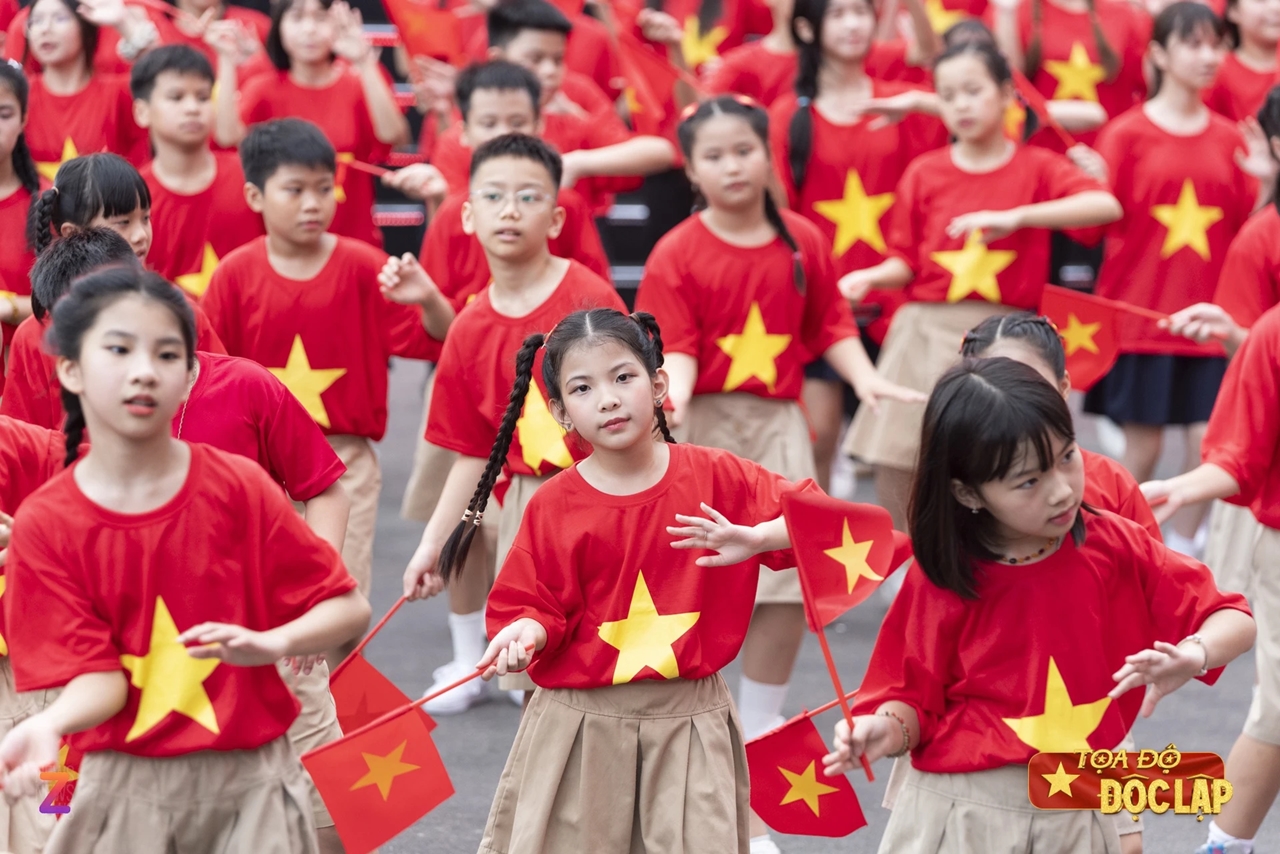 Flashmob Quốc khánh, 300 học sinh sinh viên, lễ hội Độc Lập, Hà Nội 2/9, nhảy flashmob