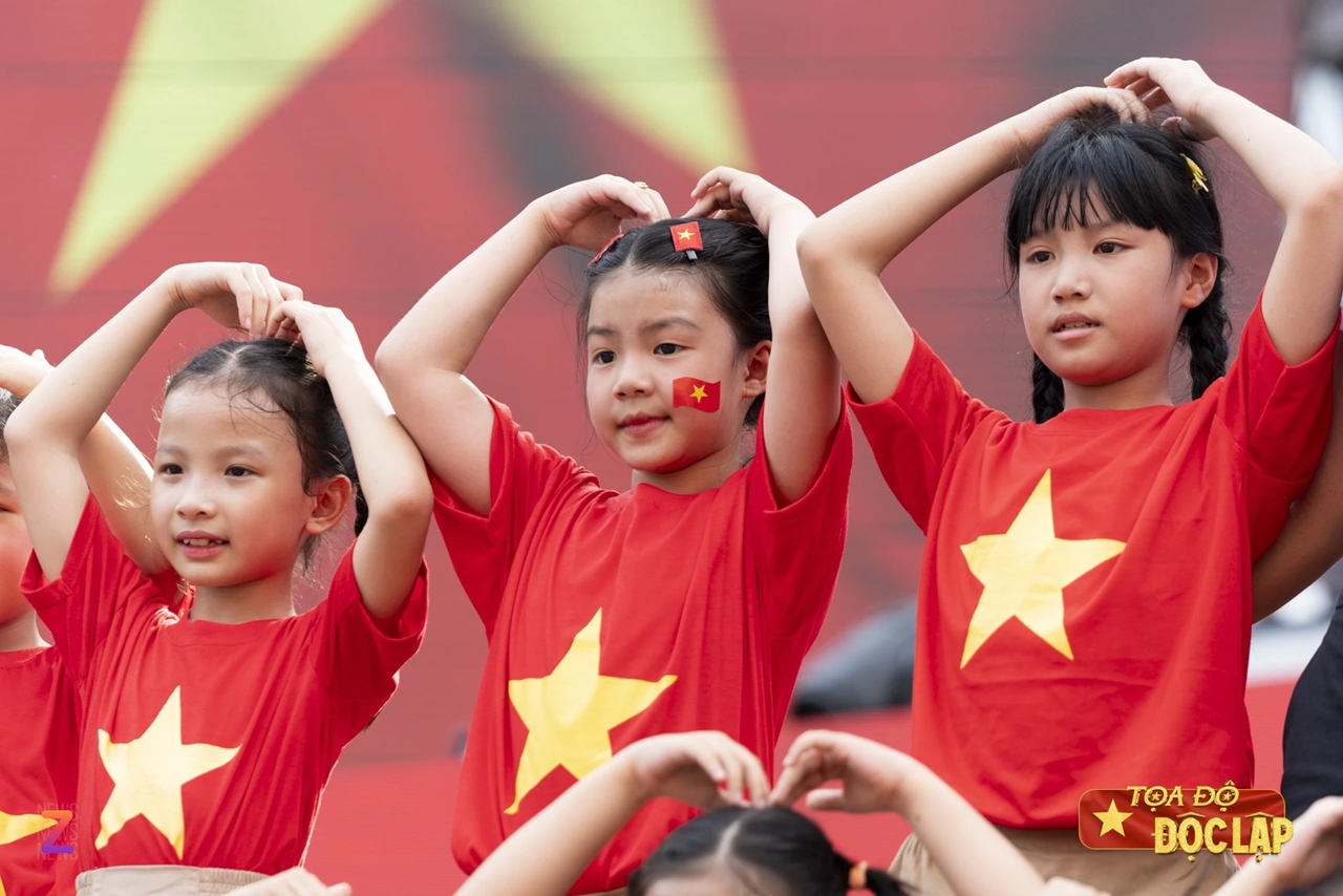 Flashmob Quốc khánh, 300 học sinh sinh viên, lễ hội Độc Lập, Hà Nội 2/9, nhảy flashmob