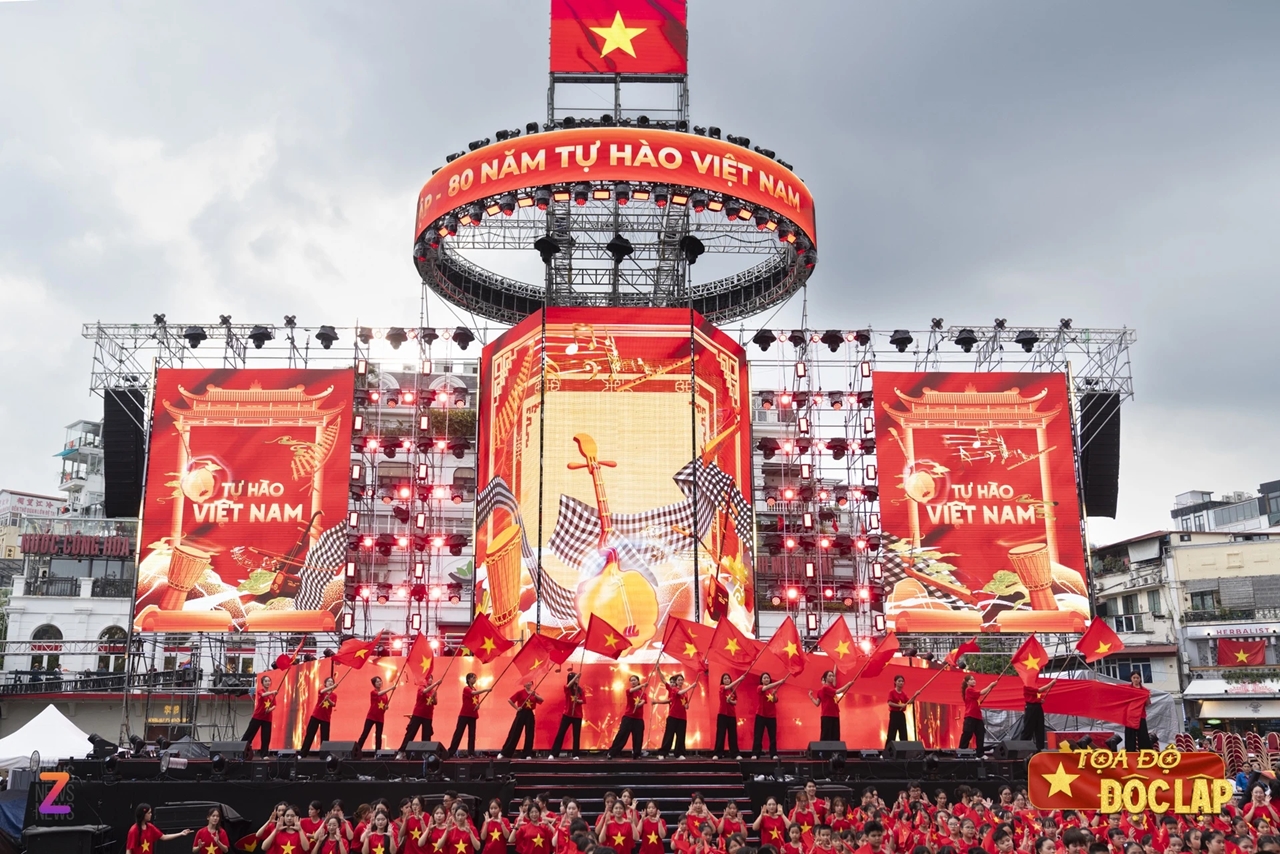 Flashmob Quốc khánh, 300 học sinh sinh viên, lễ hội Độc Lập, Hà Nội 2/9, nhảy flashmob