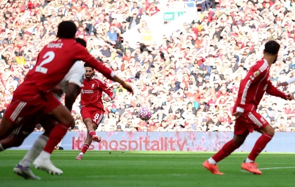 Szoboszlai sút phạt, Liverpool vs Arsenal, Premier League 2025, Ronaldo đá phạt, Liverpool toàn thắng