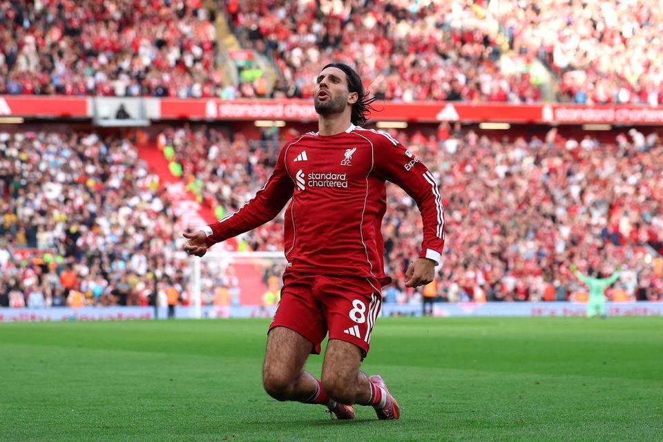 Szoboszlai sút phạt, Liverpool vs Arsenal, Premier League 2025, Ronaldo đá phạt, Liverpool toàn thắng