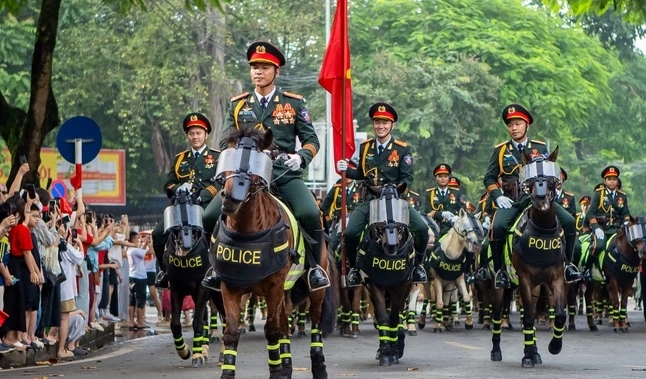 Diễu binh 2/9, Khí tài quân sự, Quảng trường Ba Đình, xe đặc chủng, pháo binh, công an nhân dân, quân đội Việt Nam
