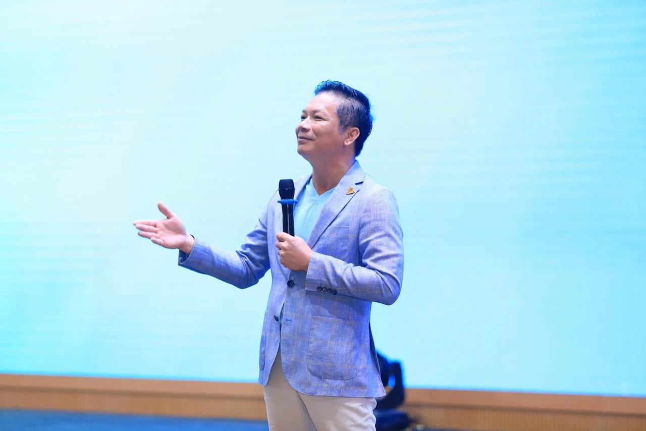 Nguyễn Quốc Cường, Shark Hưng, Novaland, Phát Đạt, CenLand, thu nhập lãnh đạo bất động sản