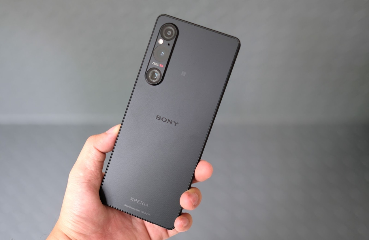 Sony Xperia, tính năng UVC, Monitor & Control, người dùng phẫn nộ
