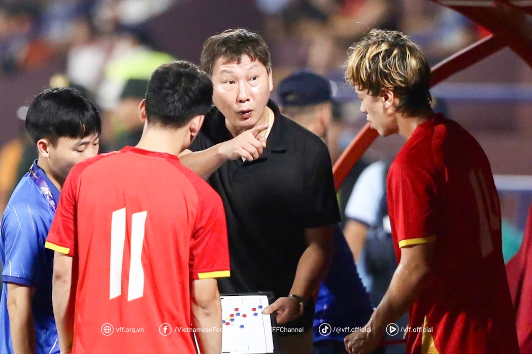 HLV Kim Sang-sik, U23 Việt Nam, U23 Bangladesh, vòng loại U23 châu Á 2026, Ngọc Mỹ, Lê Viktor