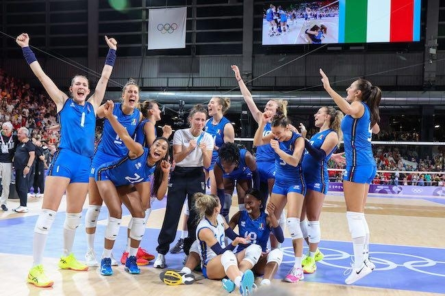 888b - Sống Động Mọi Khoảnh Khắc Đỉnh Cao Cùng Người Hâm Mộ đất nước hình chữ S