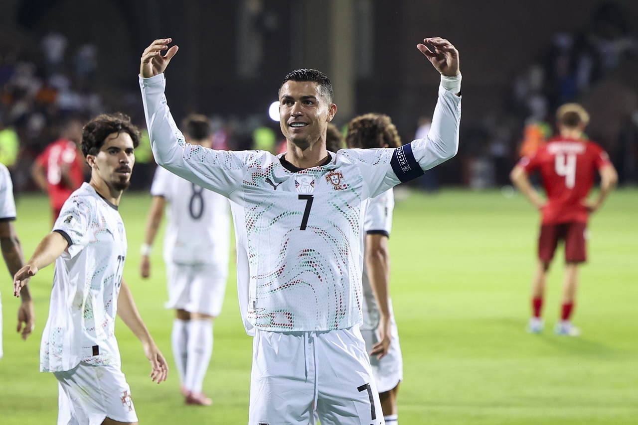 Ronaldo, Cristiano Ronaldo, cầu thủ vĩ đại nhất mọi thời đại, Liga Portugal Awards, huyền thoại bóng đá