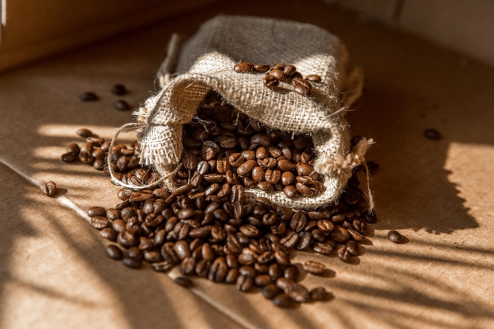 Giá cà phê hôm nay, giá cà phê 12/9/2025, giá cà phê robusta, giá cà phê arabica, giá cà phê Tây Nguyên, tồn kho ICE