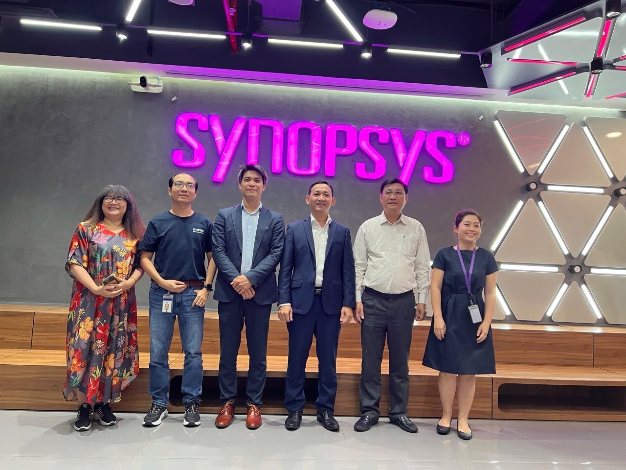 Synopsys, Chương Trình Đào Tạo Tài Năng Thiết Kế 2025, vi mạch, lễ tốt nghiệp Synopsys, Chipathon 2025, đào tạo kỹ sư vi mạch Việt Nam