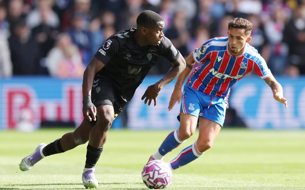 Sunderland Ngoại hạng Anh, Sunderland trở lại Premier League, Crystal Palace vs Sunderland, thủ môn Robin Roefs, Premier League 2025/26