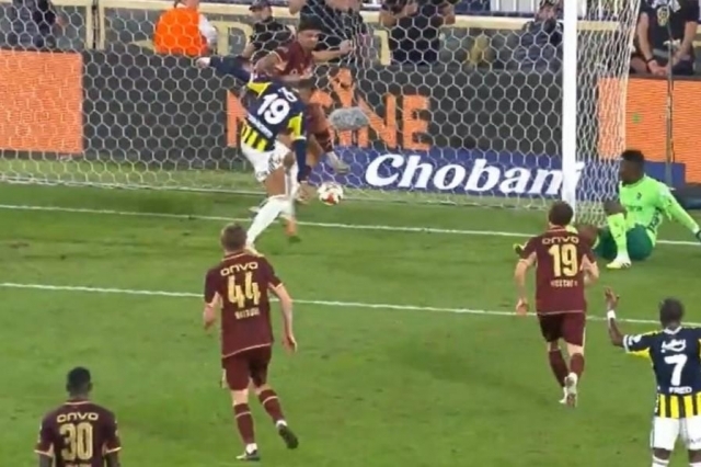 Onana, Trabzonspor, Fenerbahce, giải VĐQG Thổ Nhĩ Kỳ, thủ môn MU, sai lầm Onana