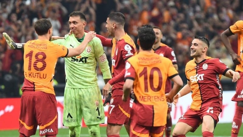 Eintracht Frankfurt vs Galatasaray, UEFA Champions League, dự đoán tỉ số, phạt góc, thẻ phạt, đội hình Eintracht Frankfurt, Galatasaray, tỷ số hòa, phong độ
