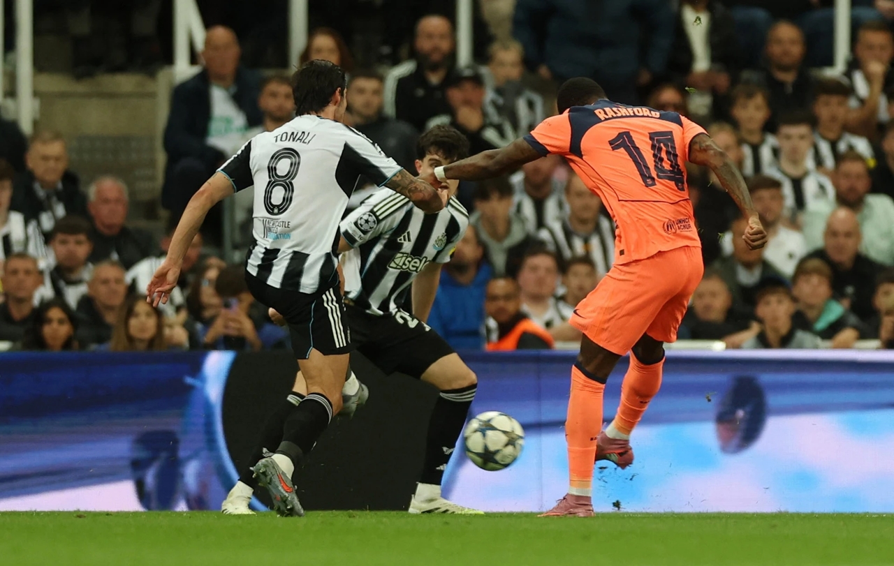 Marcus Rashford, Rashford Barcelona, Rashford Champions League, Barcelona vs Newcastle, cú đúp Rashford, Rashford tái sinh