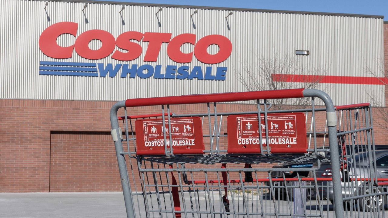 Costco lợi nhuận, Costco doanh thu Mỹ, kết quả kinh doanh Costco, thuế quan bán lẻ, cạnh tranh Walmart Sam’s Club