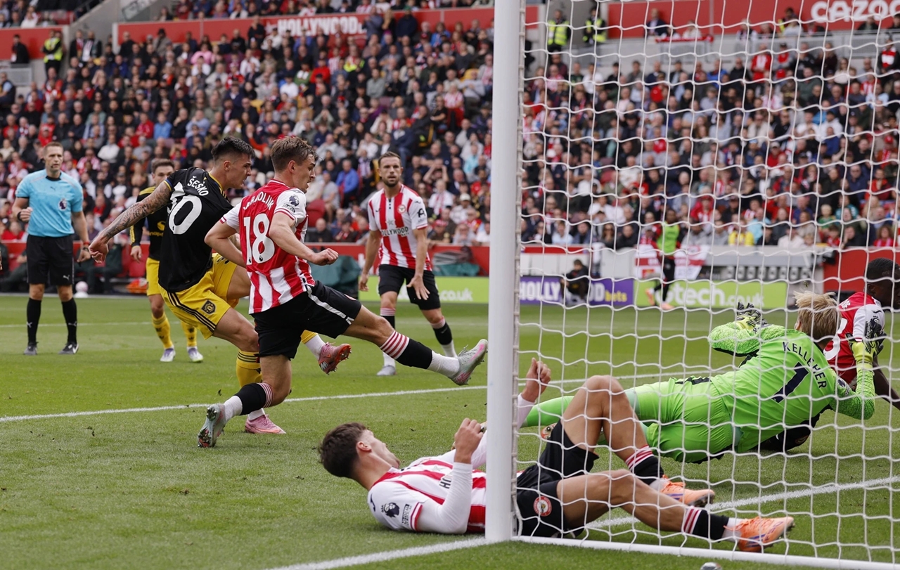 MU vs Brentford, Bruno Fernandes lỗi phạt đền, Ngoại hạng Anh 2025/26, Man Utd thua Brentford, Benjamin Sesko
