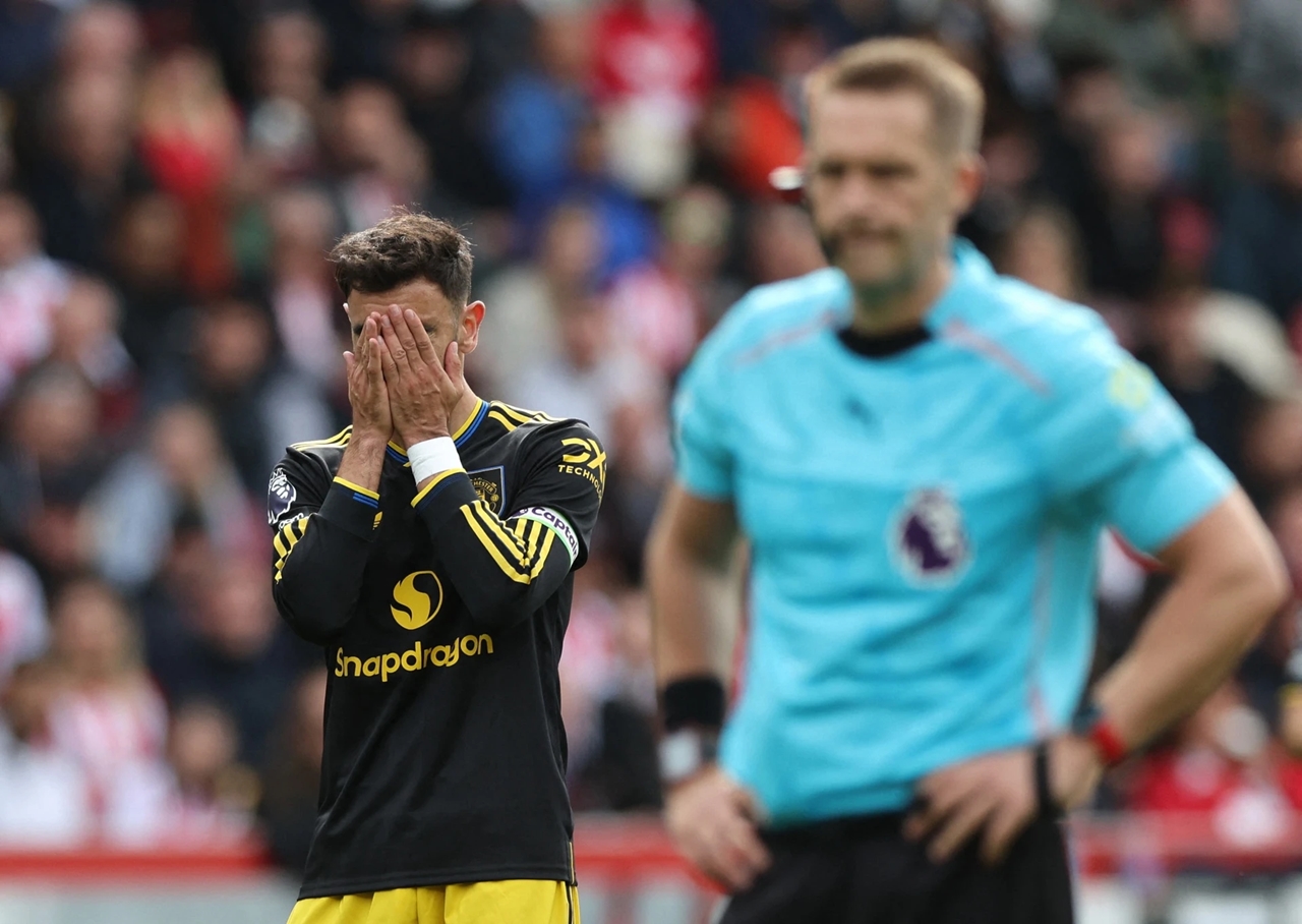 MU vs Brentford, Bruno Fernandes lỗi phạt đền, Ngoại hạng Anh 2025/26, Man Utd thua Brentford, Benjamin Sesko
