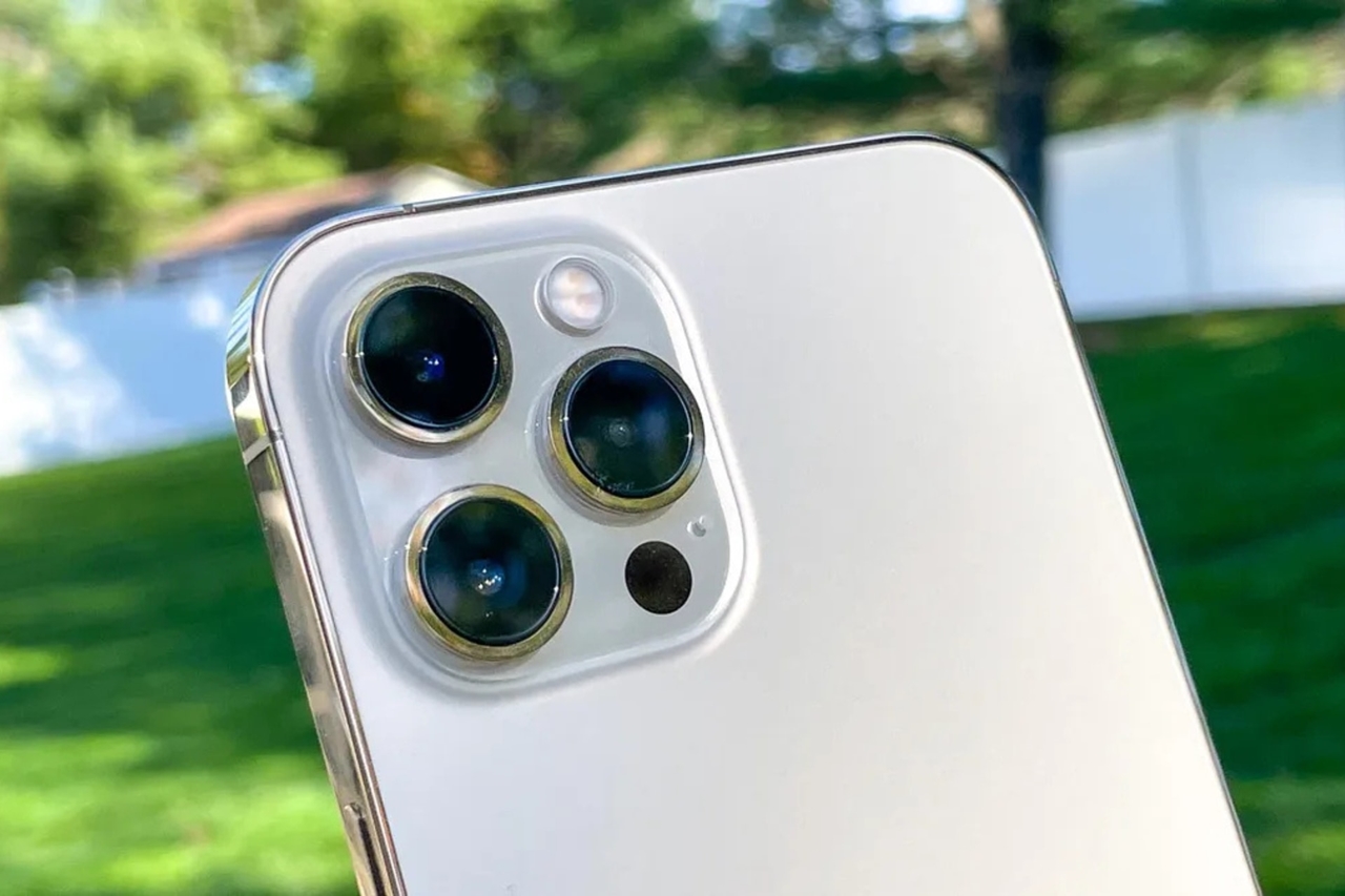 Giá iPhone 12 Pro Max tháng 9/2025, iPhone 12 Pro Max cũ, iPhone 12 Pro Max giảm giá, iPhone 12 Pro Max vs iPhone 17, iPhone 12 Pro Max 2025