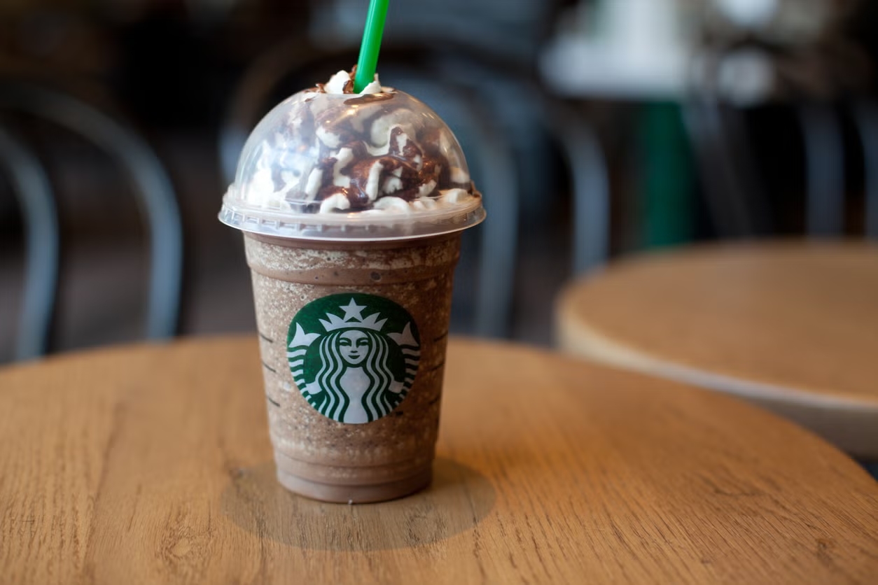 Starbucks đóng cửa 500 cửa hàng, Starbucks tái cấu trúc, Starbucks Bắc Mỹ, Starbucks sa thải nhân sự, Starbucks Workers United