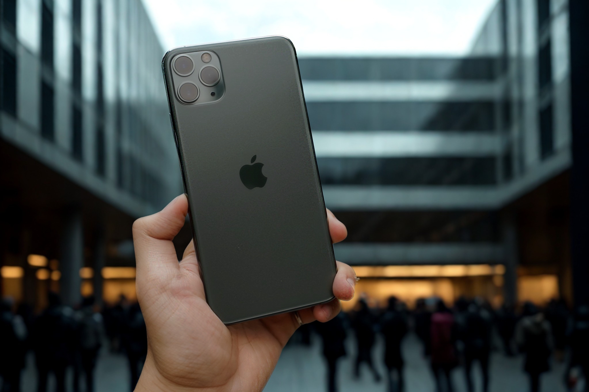 iPhone 11 Pro Max chính thức lùi vào quá khứ, nhường chỗ cho thế hệ mới