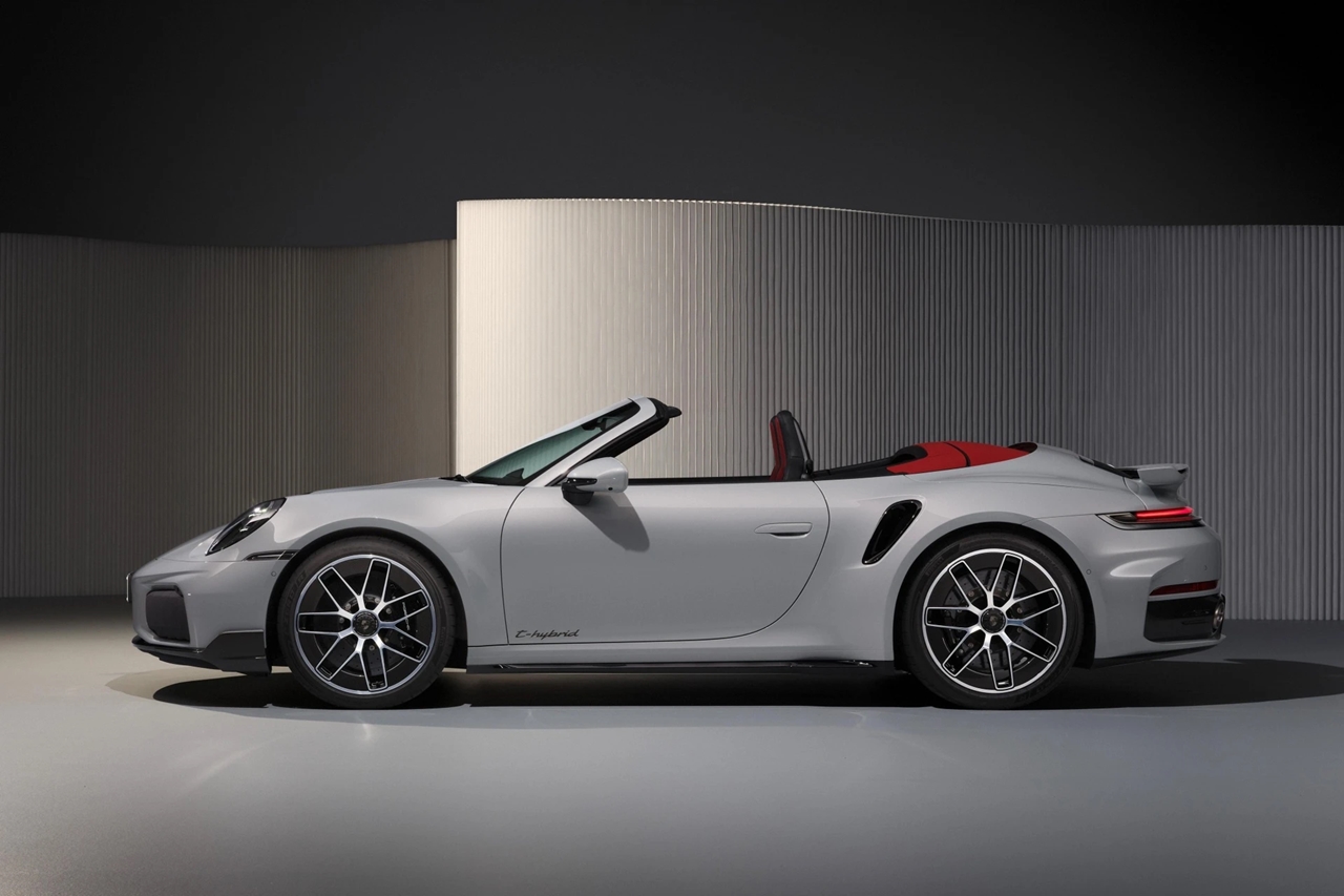 Porsche 911 Turbo S Cabriolet, Porsche 911, 911 Turbo S, T-Hybrid, xe mui trần Porsche, xe thể thao sang trọng, Porsche Việt Nam