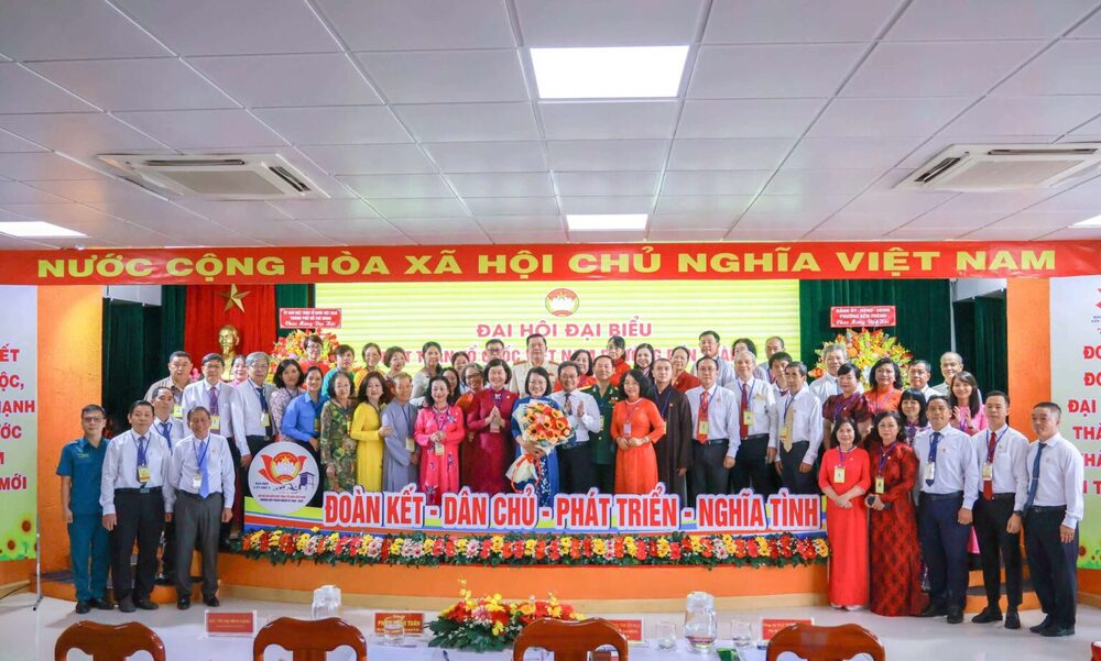 Các Ủy viên Ủy ban Mặt trận Tổ quốc Việt Nam phường Bến Thành, nhiệm kỳ 2025-2030 ra mắt.