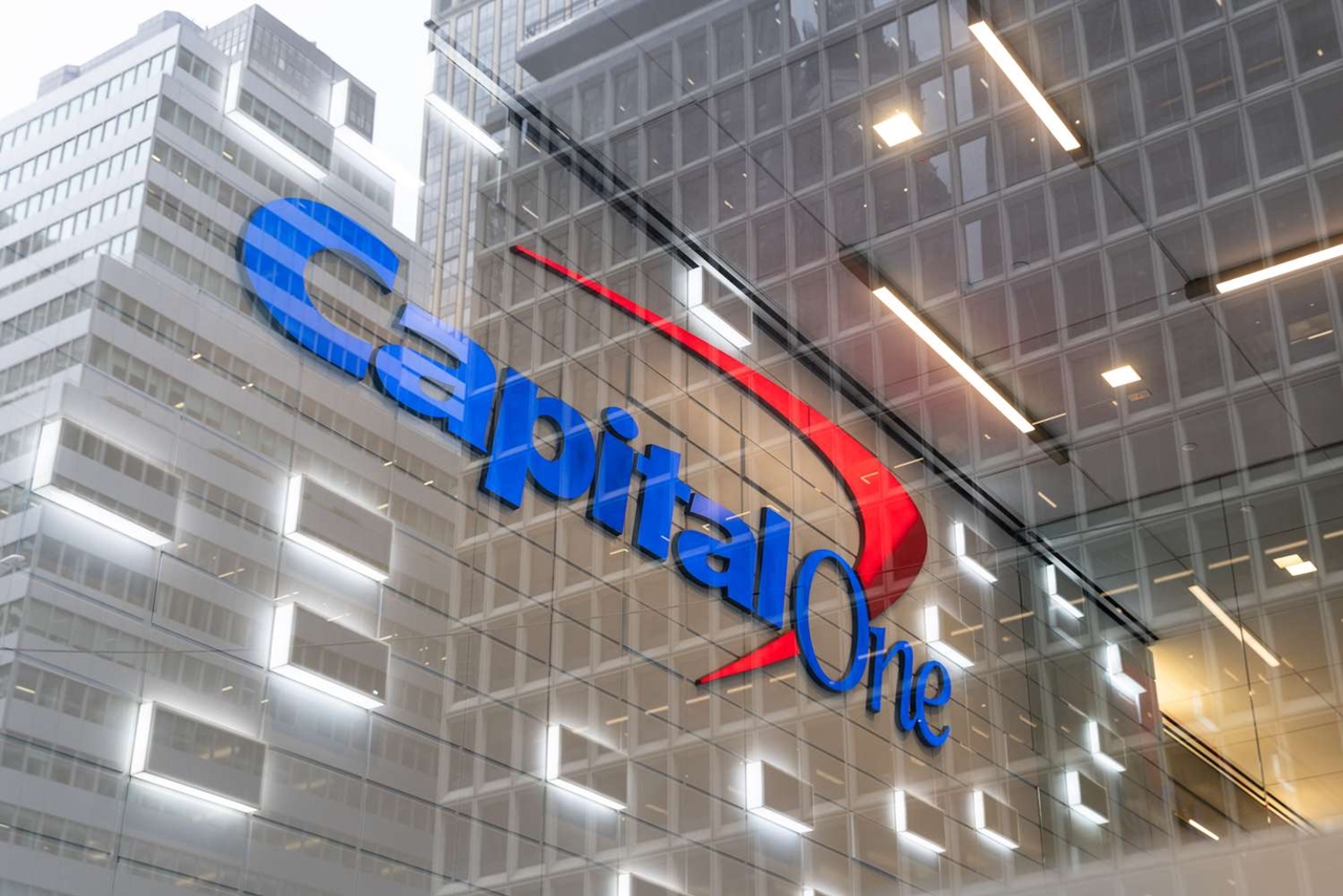 Capital One, Discover Financial, lợi nhuận quý III, mua lại cổ phiếu, ngân hàng Mỹ, cổ phiếu Capital One, Richard Fairbank