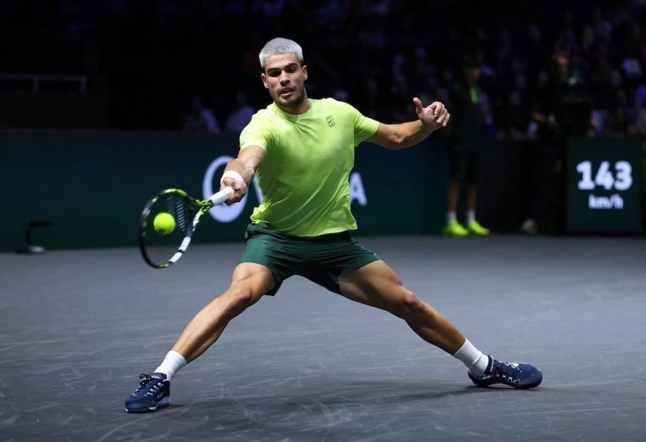 Carlos Alcaraz, Paris Masters 2025, Jim Courier, Paolo Bertolucci, lỗi tự đánh hỏng, tennis, ATP Finals