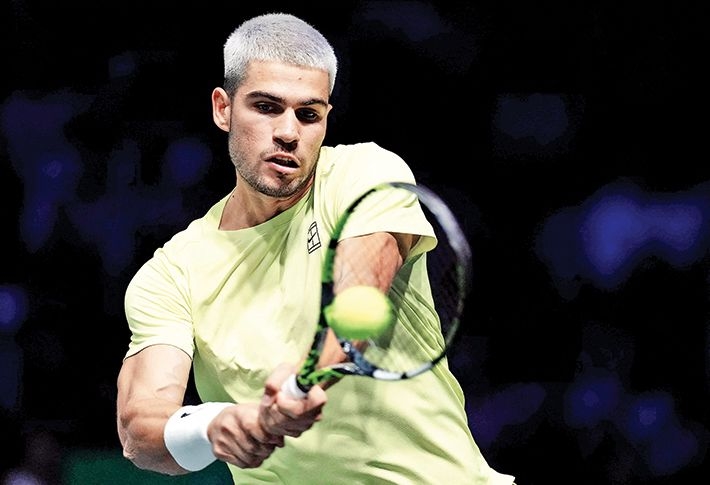 Carlos Alcaraz, Paris Masters 2025, Jim Courier, Paolo Bertolucci, lỗi tự đánh hỏng, tennis, ATP Finals