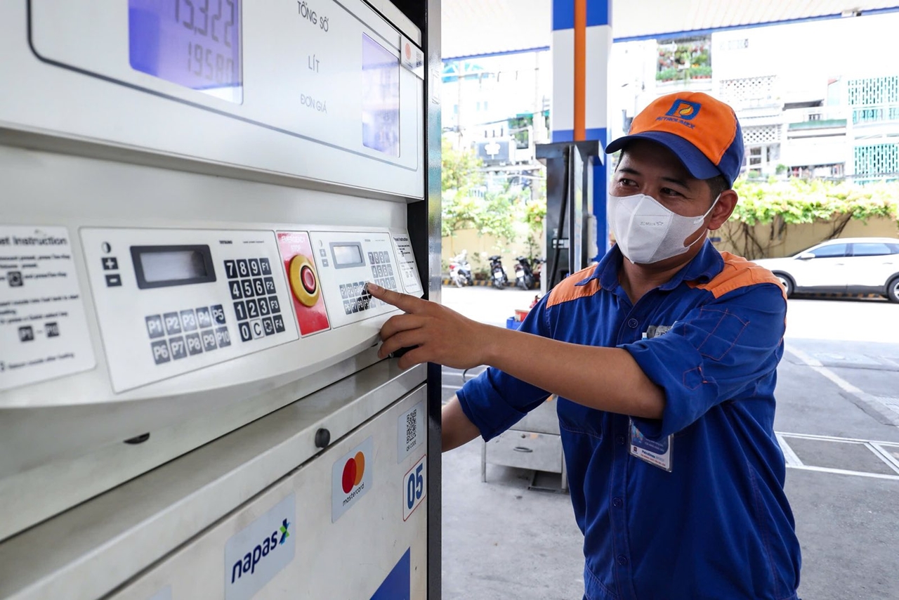 giá xăng dầu hôm nay, giá dầu Brent, giá dầu WTI, xăng dầu Việt Nam, thị trường năng lượng