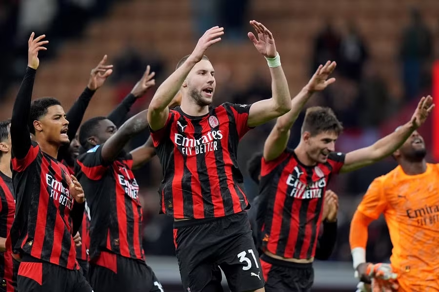 AC Milan, Pavlovic, Serie A, Roma, bàn thắng, Allegri, San Siro