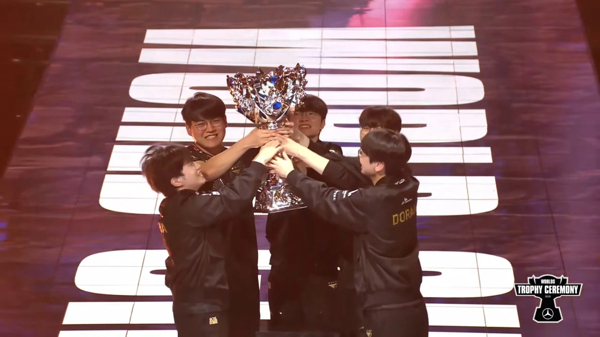 T1, Faker, CKTG 2025, vô địch Liên Minh Huyền Thoại, Liên Minh Huyền Thoại, BO5 căng thẳng, KT