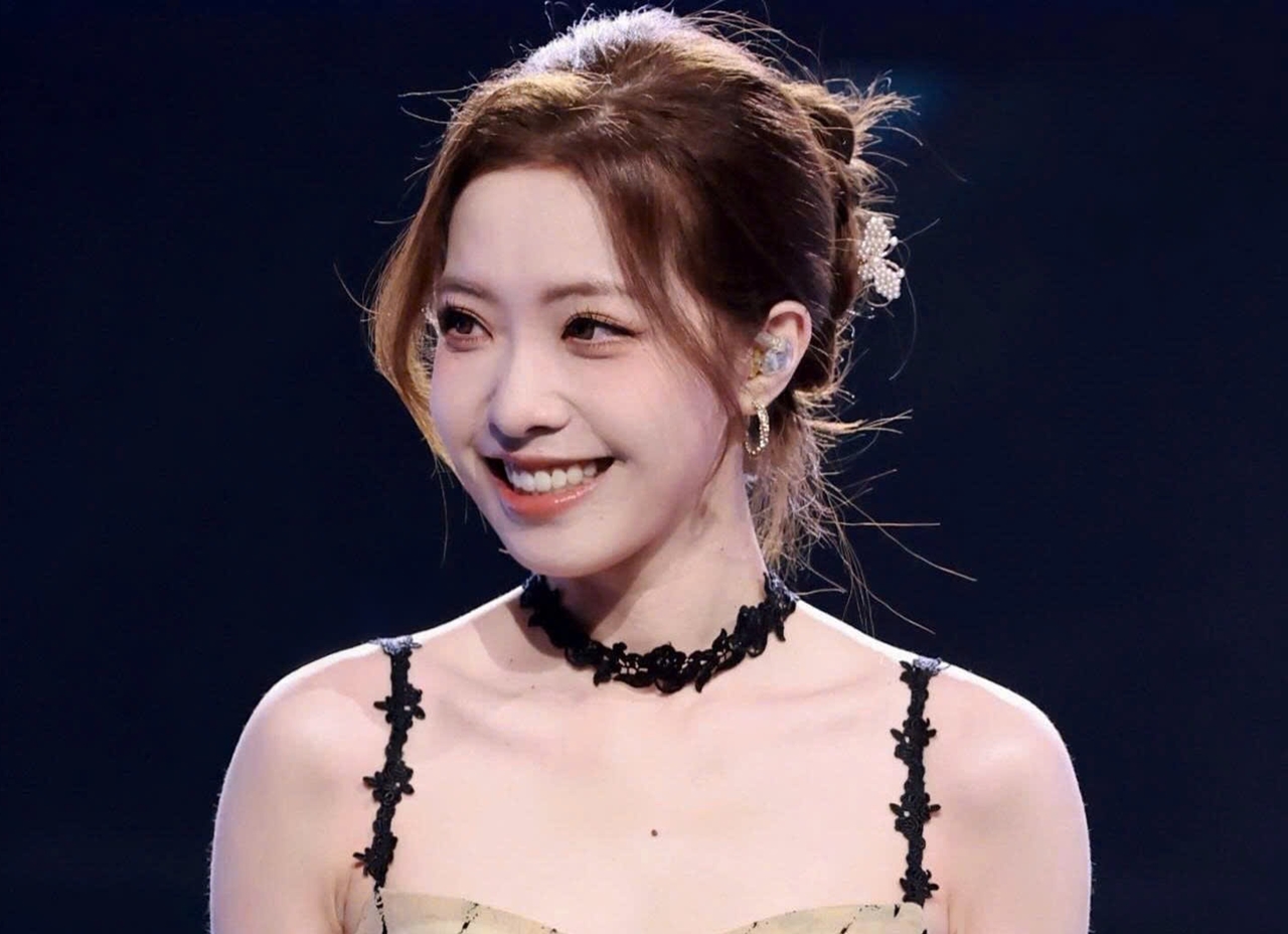 Nữ thần Iris Feng tỏa sáng rực rỡ tại CKTG 2025