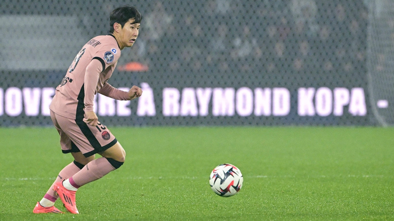 Lee Kang-in, chuyển nhượng châu Á, PSG, Paris Saint-Germain, cầu thủ Hàn Quốc, kỷ lục chuyển nhượng, Premier League, bóng đá Hàn Quốc