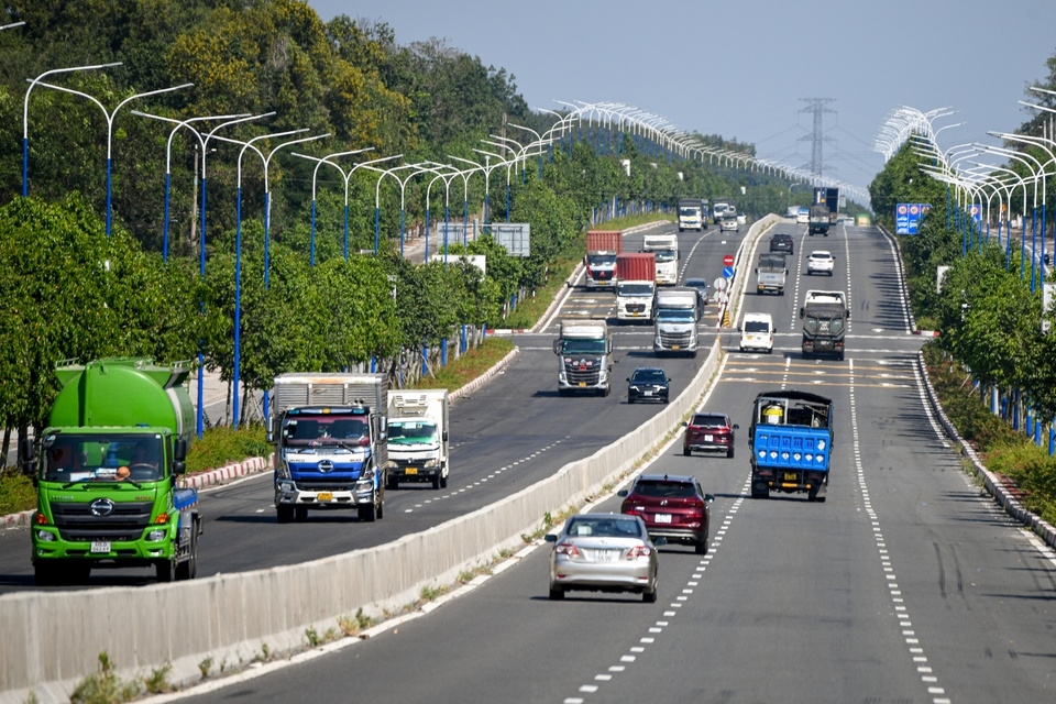 Mỹ Phước – Tân Vạn, phân làn giao thông, TP.HCM, xe container, an toàn giao thông