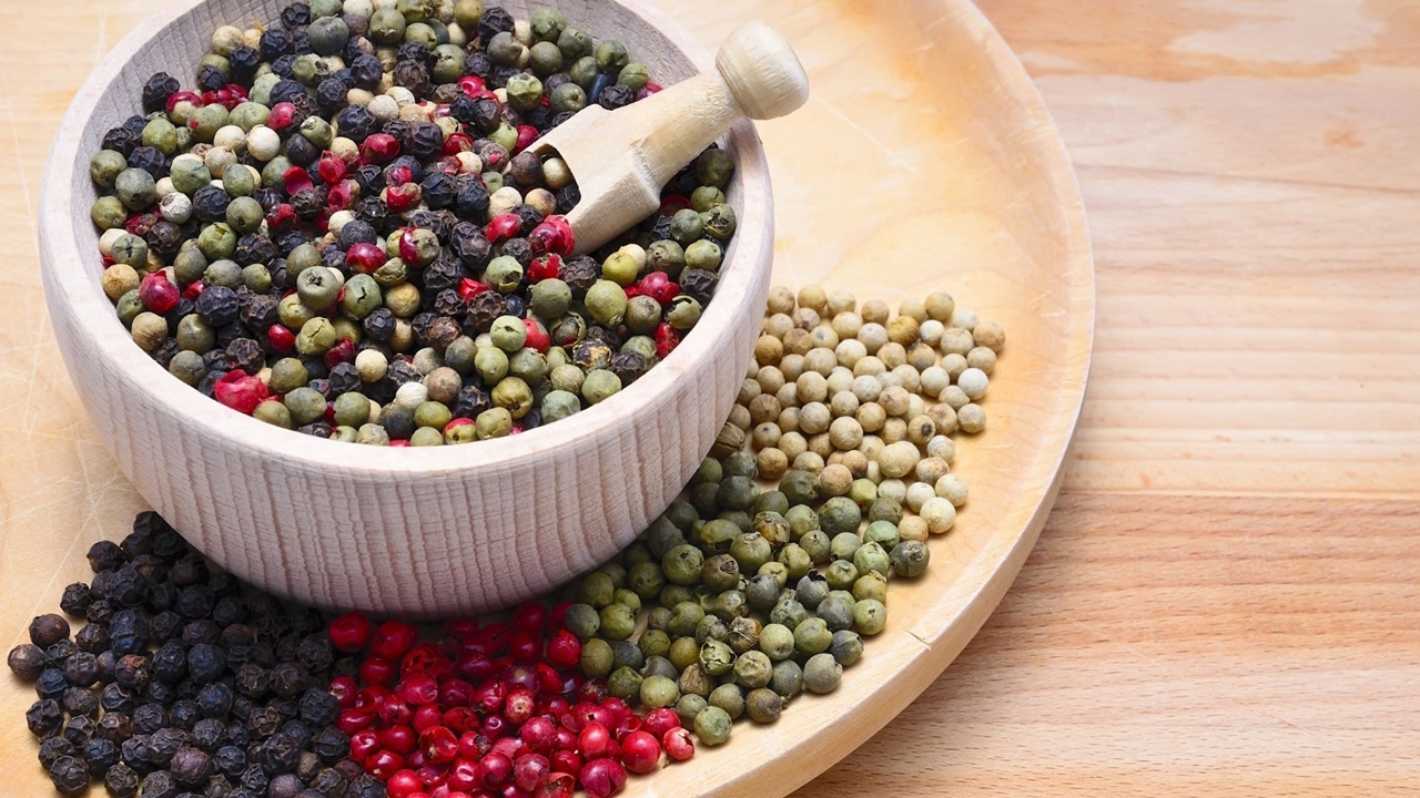 giá tiêu hôm nay 15/11/2025, giá tiêu giảm, giá tiêu Tây Nguyên, thị trường hồ tiêu 2025, giá tiêu trong nước