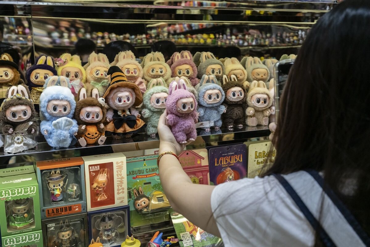 Pop Mart, Labubu, Beanie Babies, bong bóng đồ chơi, Melinda Hu, Bernstein, doanh thu Pop Mart