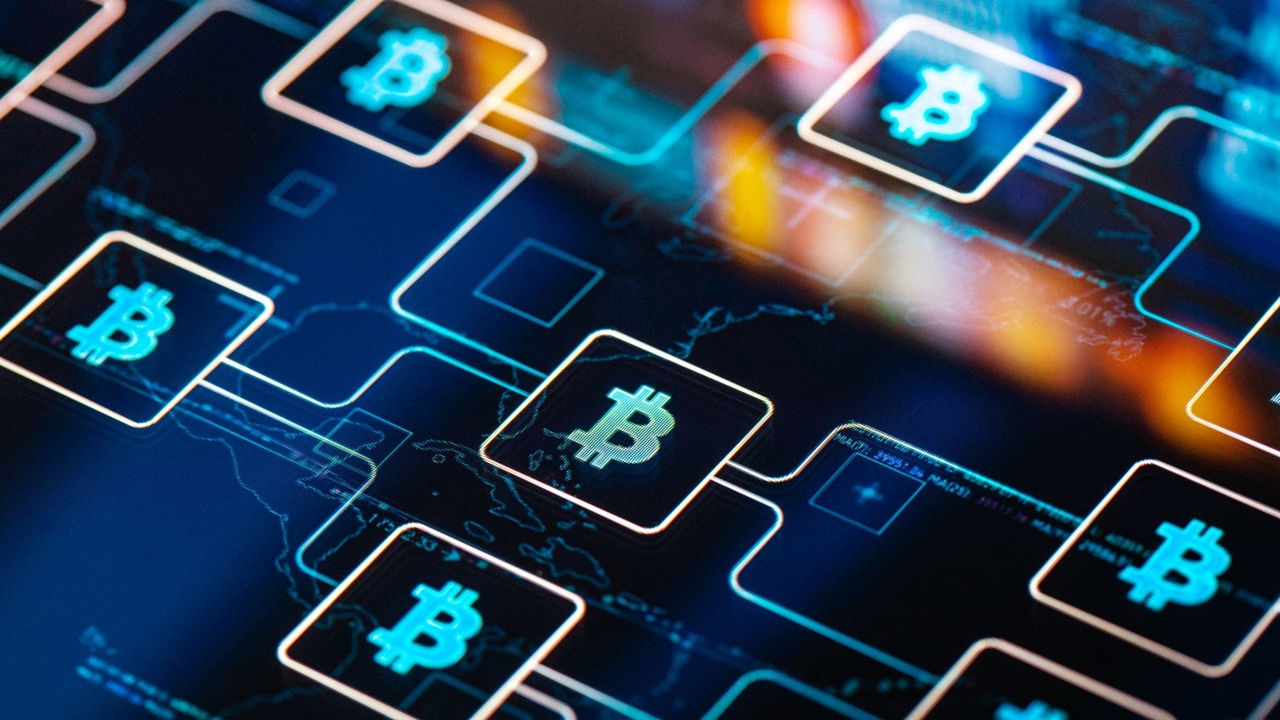 Altcoin, Bitcoin, thị trường crypto, token rủi ro, ETF crypto, Dogecoin