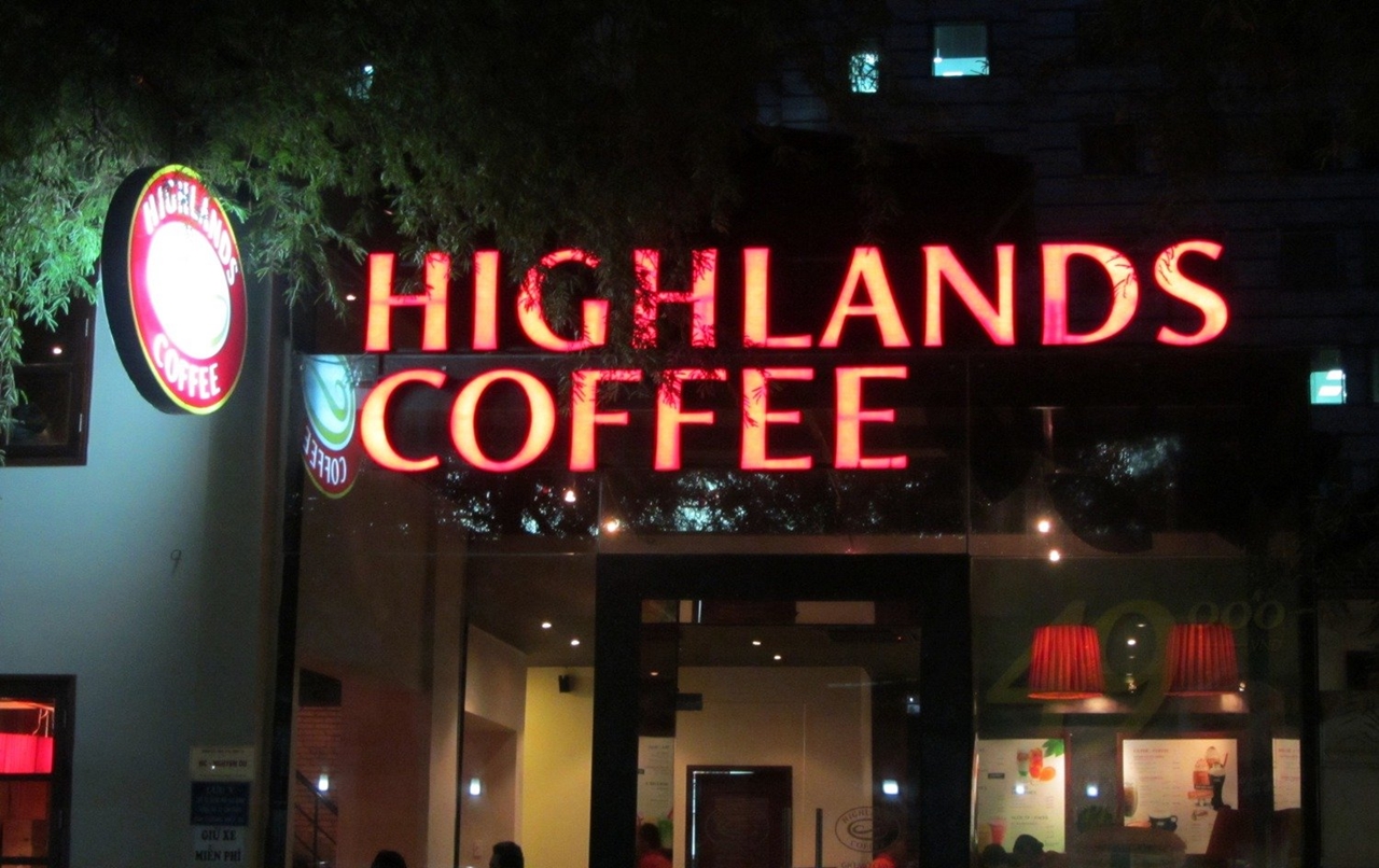Highlands Coffee, EBITDA Highlands Coffee, Jollibee Foods Corporation, thị trường F&B, doanh thu cà phê Việt Nam, David Thái