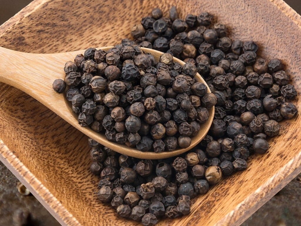 giá tiêu hôm nay, giá tiêu 19/11, giá tiêu 2025, giá tiêu trong nước, giá tiêu Gia Lai, xuất khẩu hồ tiêu, miễn thuế đối ứng Mỹ